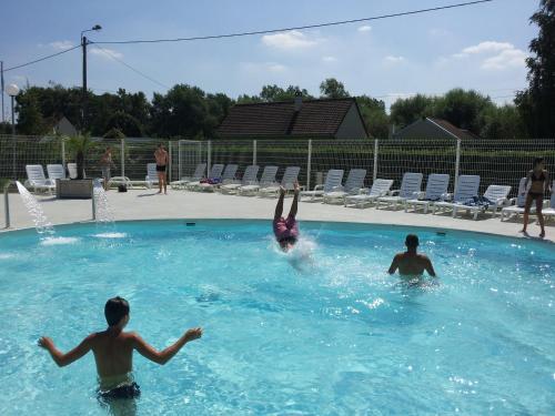 Πισίνα στο ή κοντά στο Camping Paradis Le Royon