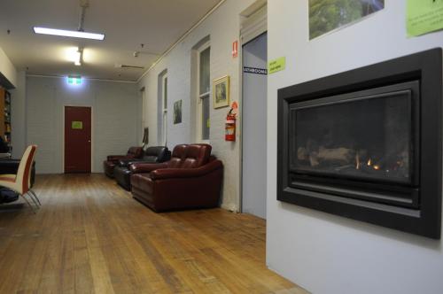 Χώρος καθιστικού στο Backpackers Imperial Hotel