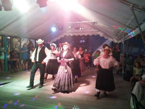 Επισκέπτες που μένουν στο Camping Paradis Le Royon