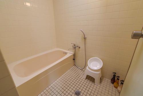 Un baño de Pine House in ARAHA
