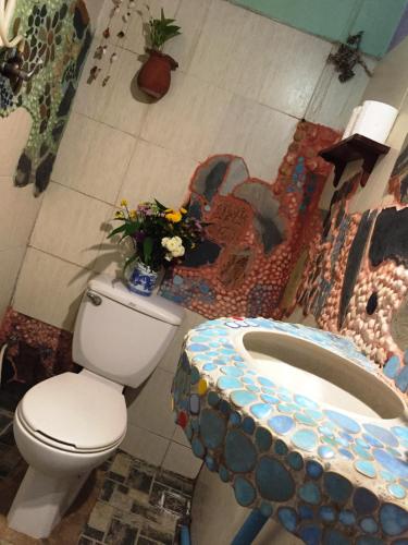 Bilik mandi di Shanti Lodge
