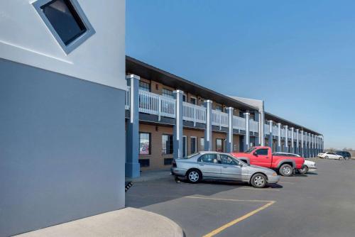 a parking lot with cars parked in front of a building at Econo Lodge Lexington Southeast in Lexington
