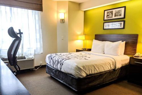 Кровать или кровати в номере Sleep Inn Woodbridge - Potomac Mills