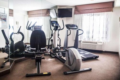 Фитнес-центр и/или тренажеры в Sleep Inn Woodbridge - Potomac Mills