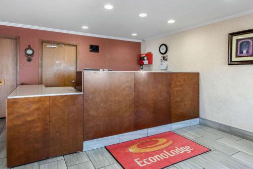 a hotel room with a reception desk and a red rug at Econo Lodge Lexington Southeast in Lexington