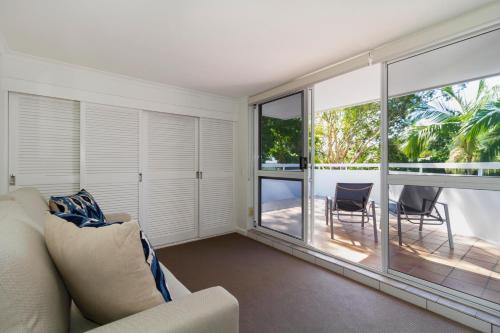 Χώρος καθιστικού στο The White House Port Douglas