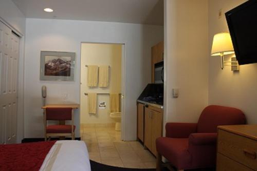 a room with a bed and a table and a kitchen at St Moritz Lodge and Condominiums in Aspen
