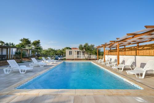 Bazén v ubytování Apartments Medanić - Private Pool nebo v jeho okolí