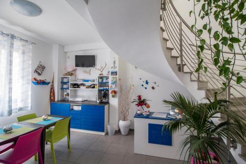 A kitchen or kitchenette at B&B Aria di Mare