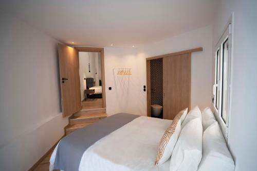Modern 2bed 2bath loft in Acropolis area