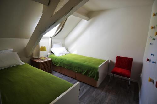 En eller flere senger på et rom på Gîte Duras