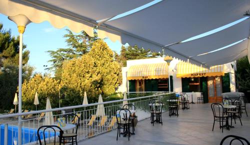 Ресторан / где поесть в Villaggio Turistico Residence Delfino