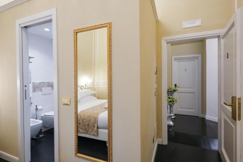 a mirror in a room with a bed and a bathroom at B&B Kingsman in Florence