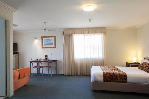 Ένα ή περισσότερα κρεβάτια σε δωμάτιο στο Mandarin Motel