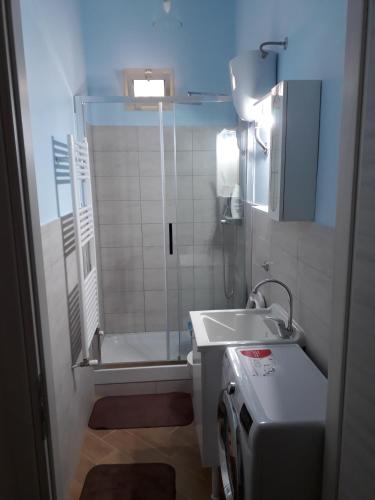a small bathroom with a shower and a sink at VISTAMOZZAFIATO AGRIGENTO in Agrigento
