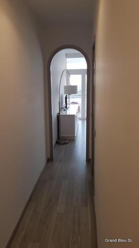 a hallway with an archway with a desk in a room at MARAZUL VISTA AL MAR in Callao Salvaje