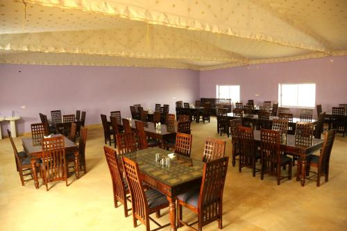 Restaurace v ubytování Exotic Luxury Camps