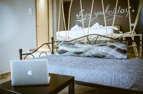 Ένα ή περισσότερα κρεβάτια σε δωμάτιο στο Gregory Comfort Hotel