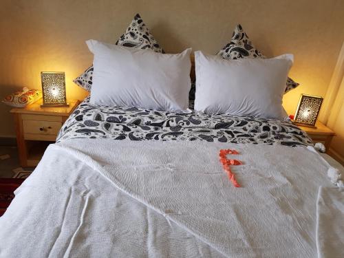 Una cama o camas en una habitación de Riad Espressino exclusive Marrakech