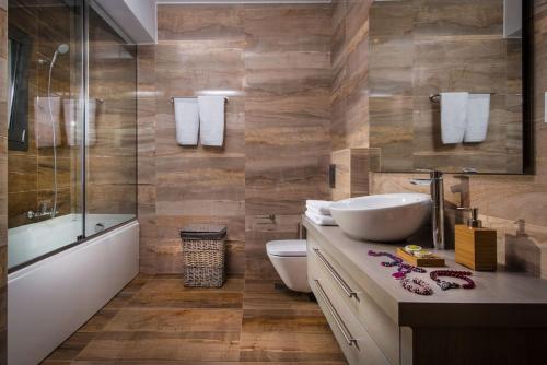 a bathroom with a sink and a toilet and a shower at Villa Bellelen in Agios Nikolaos
