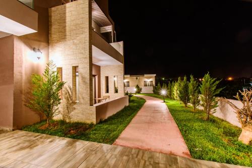 Κήπος έξω από το Gregory Comfort Hotel