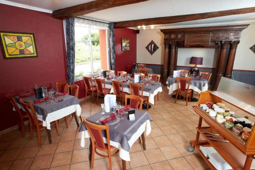 Restaurant o un lloc per menjar a LOGIS HOTEL - Auberge de l'Hélix