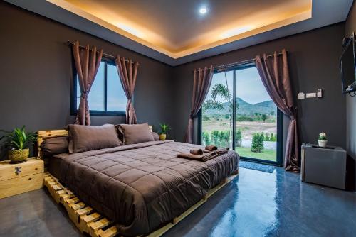 En eller flere senger på et rom på Hua Hin Lae I Aoon