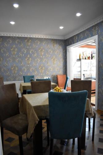 a dining room with a table and chairs at Tamarindi Guest House in Mtskheta