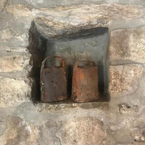 two rusted containers sitting on a stone wall at Casa Mingot SXVI Anciles Benasque in Anciles