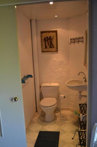 Ein Badezimmer in der Unterkunft Domaine La Libaudie