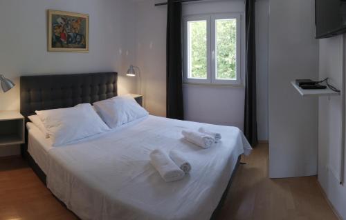 Postel nebo postele na pokoji v ubytování Bol Apartment Keka
