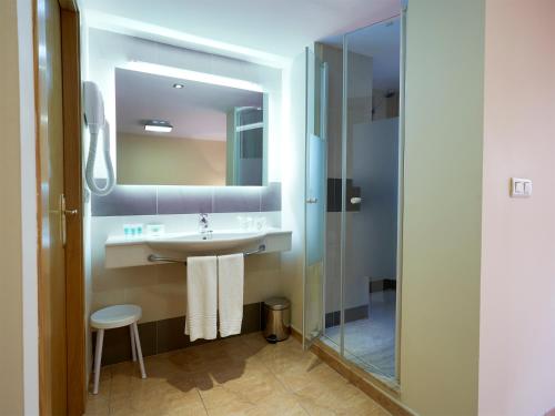 Ett badrum på Hotel Anna