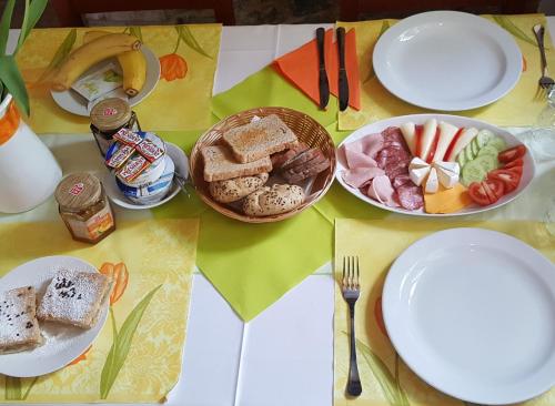 Fotografie z fotogalerie ubytování Penzion a Restaurace Nad Hradem v destinaci Křivoklát