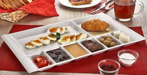 a white tray filled with food on top of a table at ÖZ Butik Otel Antik Kent Myrleia in Mudanya