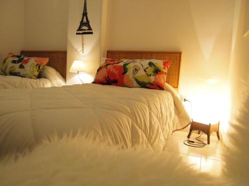 a bedroom with two white beds and two lamps at Terre del Faro in Scanzano