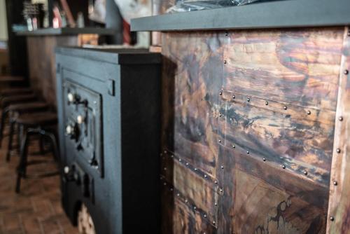 a wooden dresser with a black counter top at Spreewelten Hotel in Lübbenau