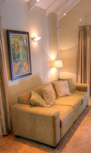 Ein Sitzbereich in der Unterkunft Gardenview Guest House