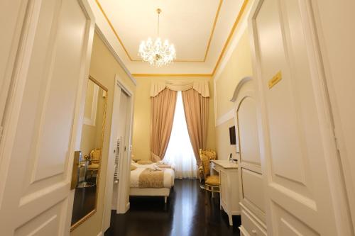 a bedroom with a bed and a window with a chandelier at B&b Kingsman in Florence