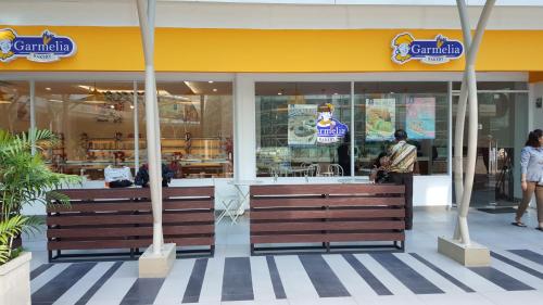 Clientes alojados en Gateway Pasteur 2BR tower depan Ruby 7 C