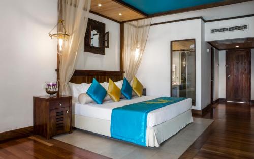 Katil atau katil-katil dalam bilik di Royal Palms Beach Hotel