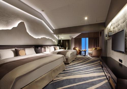 A bed or beds in a room at Yang Ming Shan Tien Lai Resort & Spa