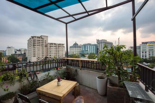 Balkón nebo terasa v ubytování SaziHome Le Thanh Tong Hanoi