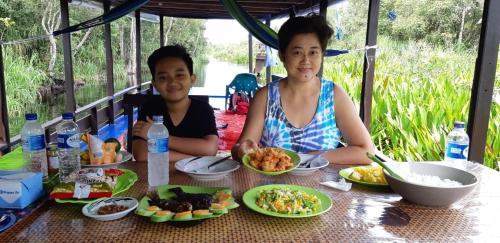 Φωτογραφία από το άλμπουμ του Orang Utan Houseboat 2 σε Kumai