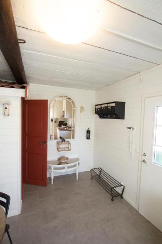 a room with a red door and a table at Prinsgården B&B rum stugor in Mora