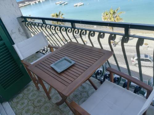 A balcony or terrace at Il Torrione sul mare M2