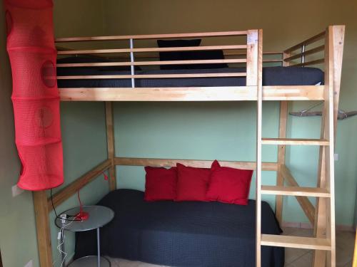 Bunk bed o mga bunk bed sa kuwarto sa Le Viste su Ortano