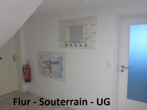 a white room with a fire extinguisher and a mirror on a wall at Ferienwohnungen Lichtblick und Sonneck in Hilpoltstein