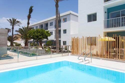 The swimming pool at or close to Elegant apartment next to the sea!