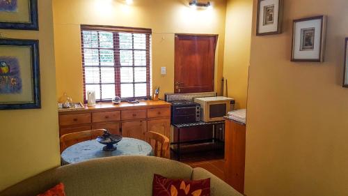 Dapur atau dapur kecil di Raka Cottage