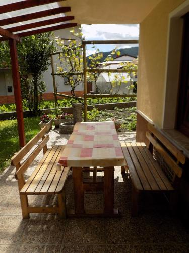 Un jardín fuera de Apartma Rutar